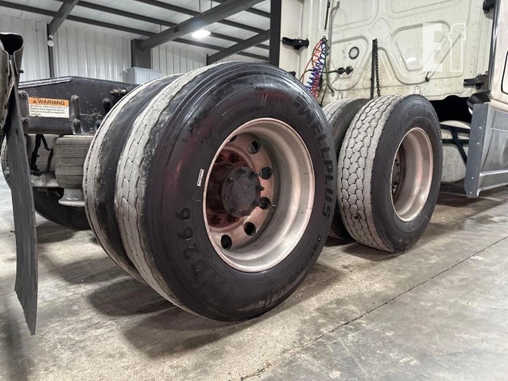 2017-freightliner-cascadia-125-image-29