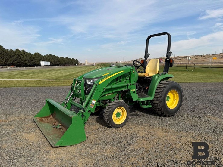 2014-john-deere-3039r-tractor-w/h165-loader-image-1