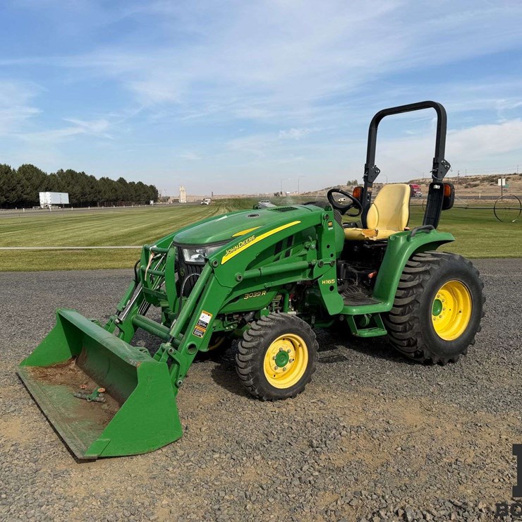 2014 John Deere 3039R Tractor w/H165 Loader