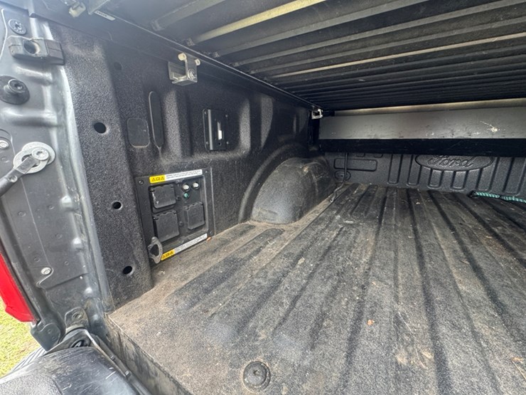 2023-ford-f-150-crew-cab-xlt-powerboost-4wd-3.5l-twin-turbo-v6-hybrid-–-54,300-miles-showing-image-8