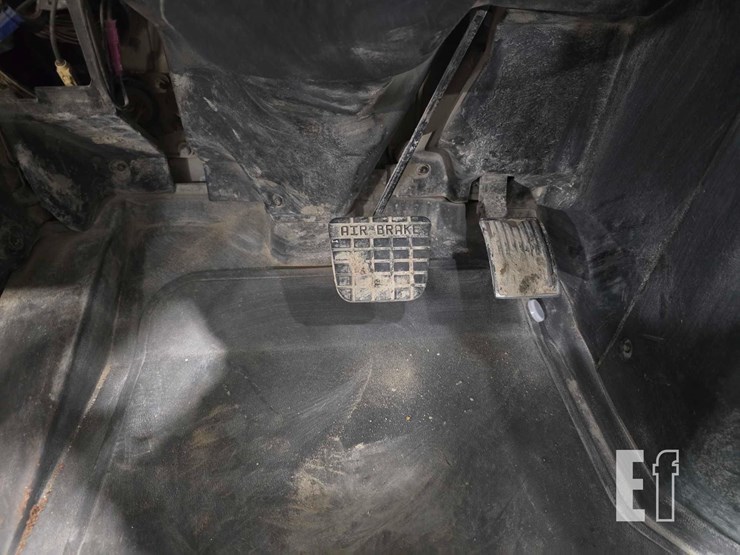 2020-mack-granite-64bt-image-11