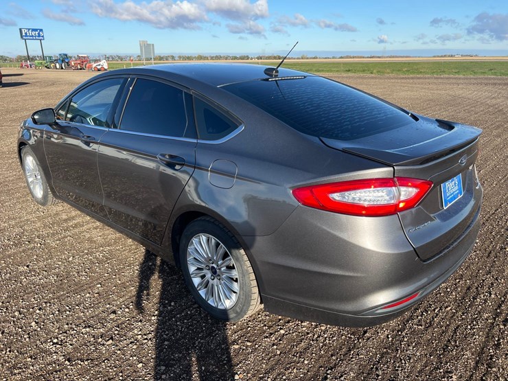 2013-ford-fusion-se-sedan-image-7