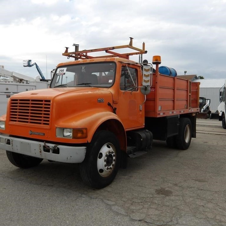 2001 INTERNATIONAL 4900