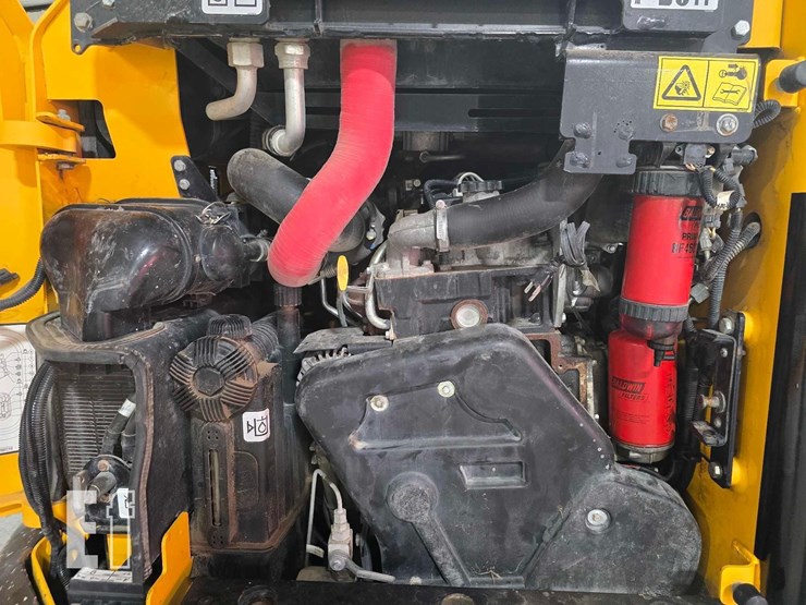 2021-jcb-3ts-8t-image-34