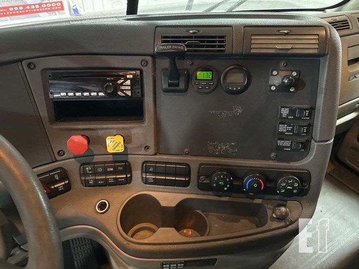 2017-freightliner-cascadia-125-image-18