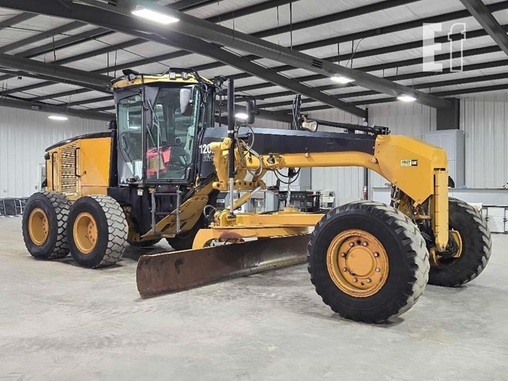 2010-caterpillar-120m-awd-image-2
