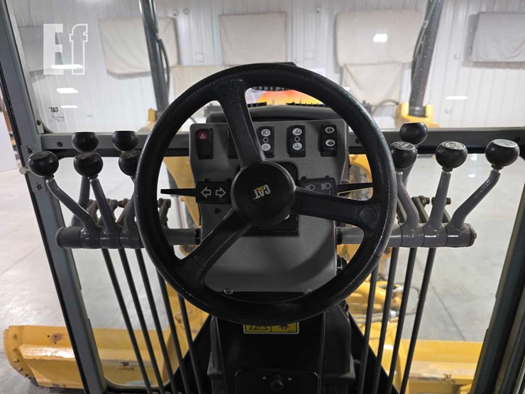 2022-caterpillar-140-image-14