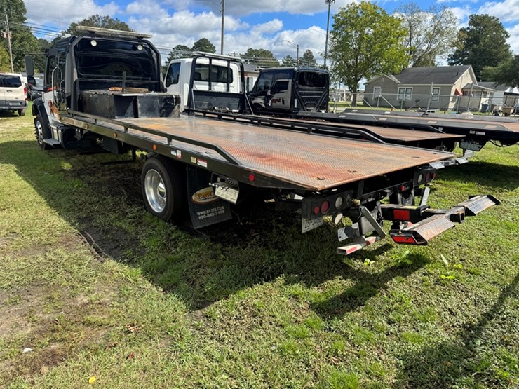 2023-freightliner-m2-medium-duty-flatbed-rollback-detroit-dd8-diesel---199,523-miles-showing-image-3