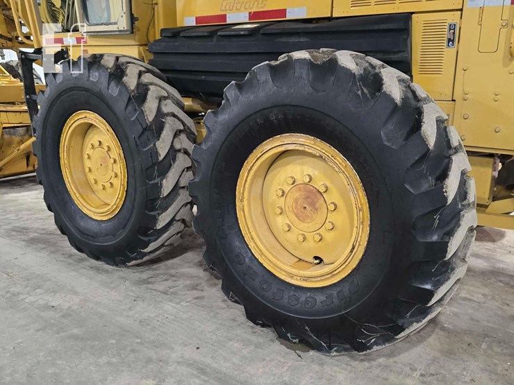 2004-caterpillar-143h-image-26