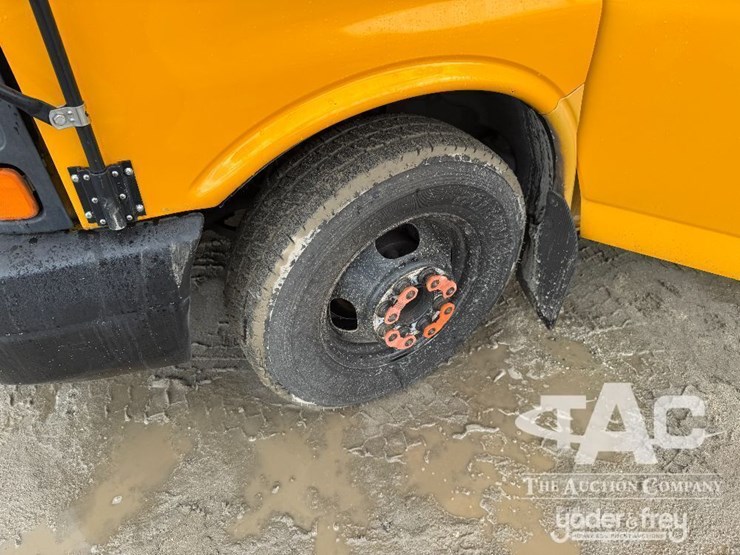2010-chevrolet-express-3500-image-5