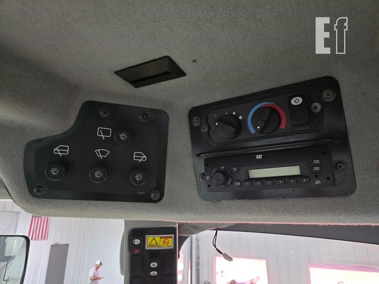2009-caterpillar-120m-image-24