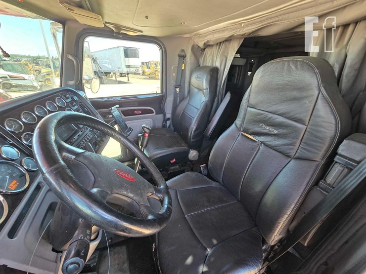 2014-peterbilt-388-image-11