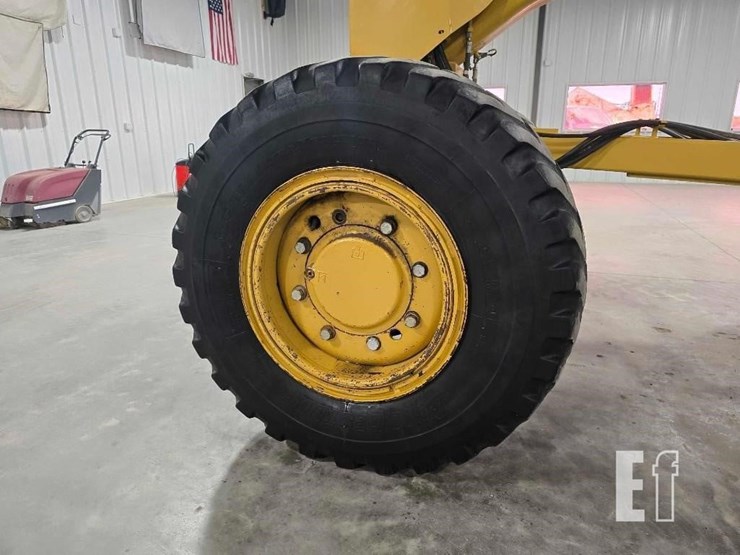 2010-caterpillar-120m-awd-image-26