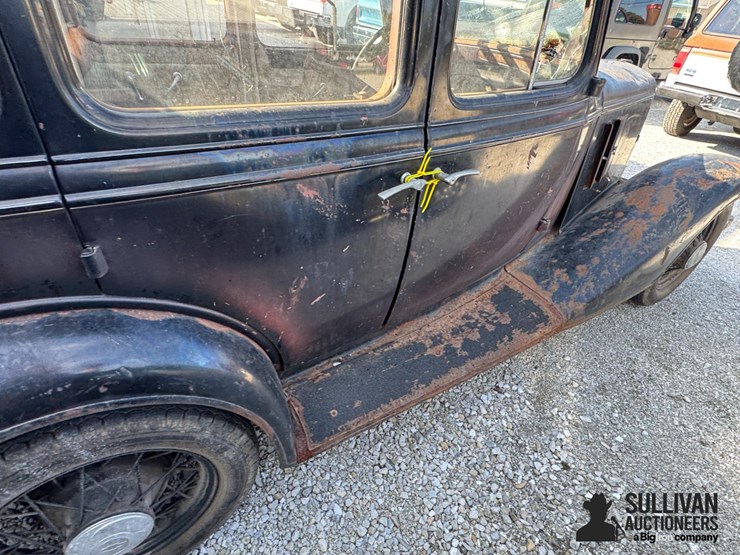 run-#16---1933-chevrolet-4-door-sedan-image-16