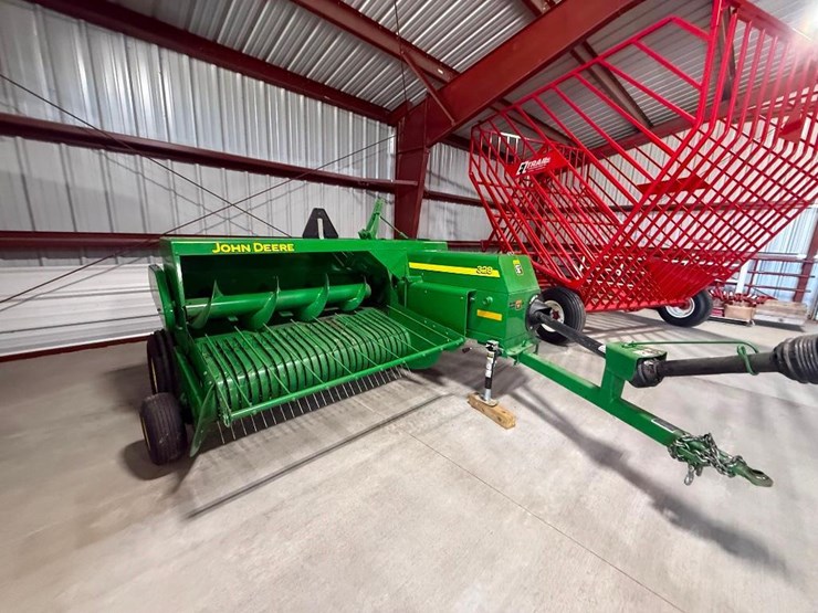 2019-john-deere-328-square-baler-image-3