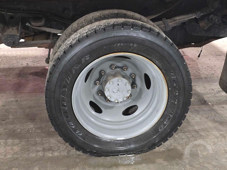 2010-ford-f550-image-19