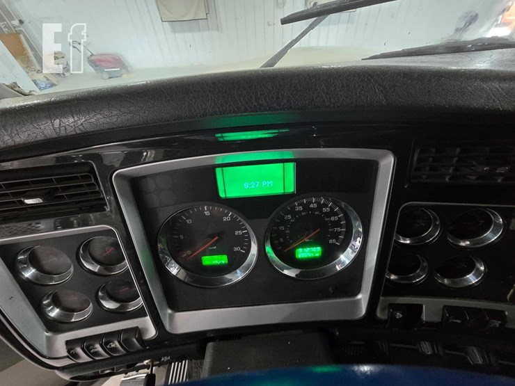 2012-kenworth-t800-image-12