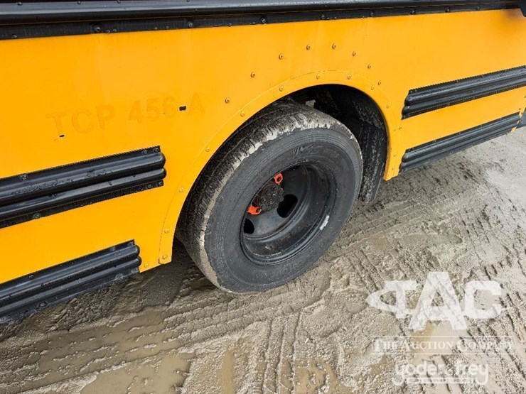 2010-chevrolet-express-3500-image-7