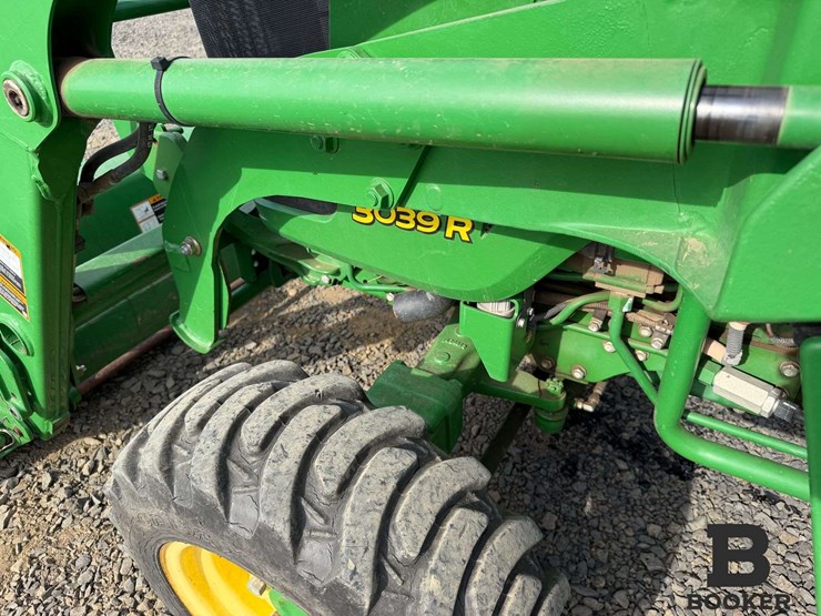 2014-john-deere-3039r-tractor-w/h165-loader-image-15