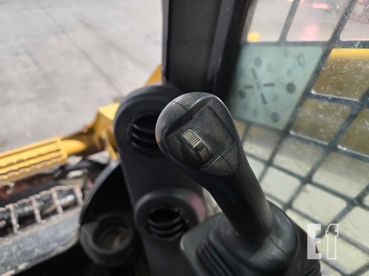 2021-caterpillar-289d3-image-18