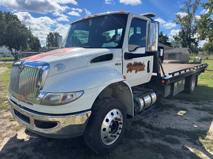 2021-international-mv607-sba-medium-duty-flatbed-rollback-cummins-diesel---278,506-miles-showing-image-1