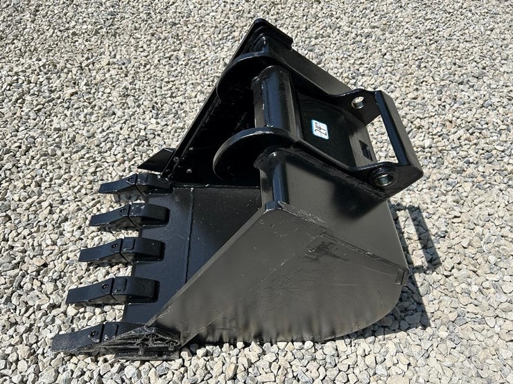 24"-x-change-bucket-for-a-bobcat-excavator-image-8