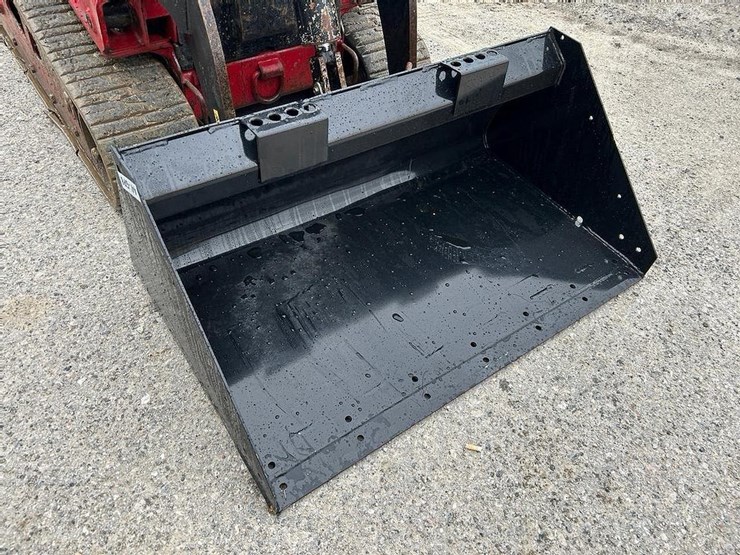44"-gp-bucket-for-toro-dingo-image-4