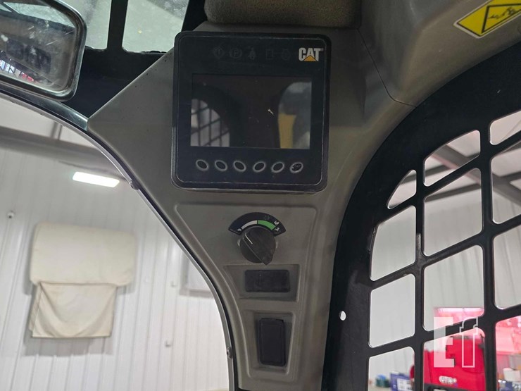 2021-caterpillar-259d3-image-21