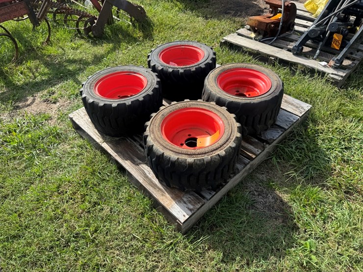 18x8.50x10-tractor-tires-and-wheels-image-1