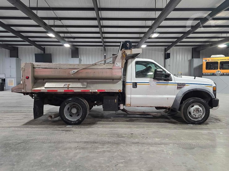 2010-ford-f550-image-6