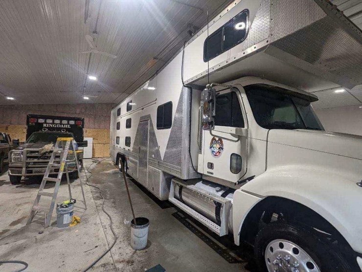 2004-freightliner-bunk-truck/motorhome-image-1