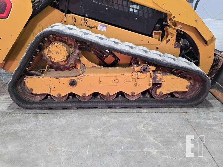 2021-caterpillar-299d3-image-32