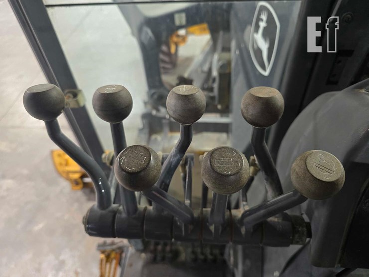 2018-deere-770g-image-21