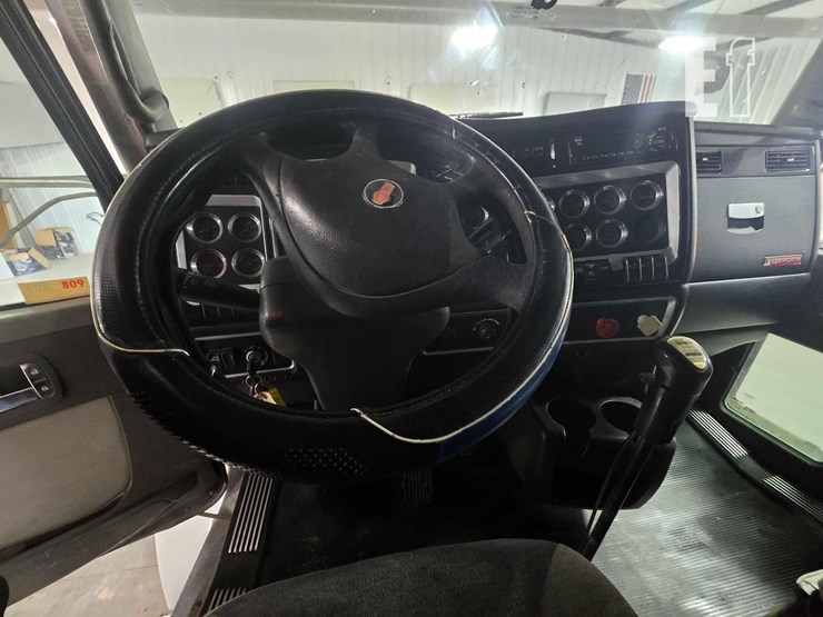 2012-kenworth-t800-image-10