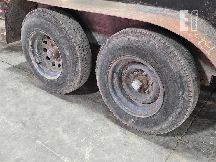 14-foot-tandem-axle-flatbed-utility-/-equipment-tr-image-15