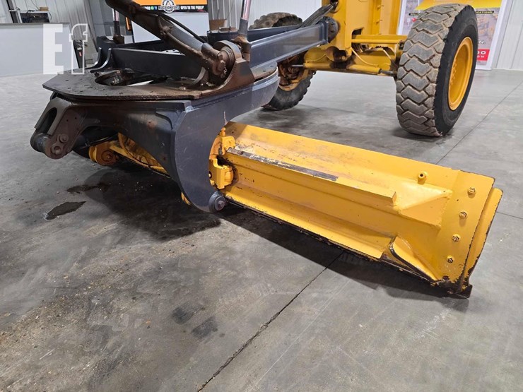 2012-deere-672g-image-11