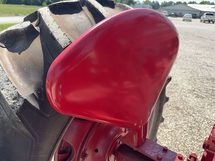 farmall-400-image-37
