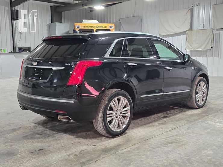 2019-cadillac-xt5-image-3