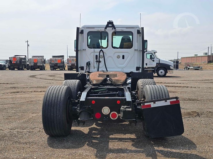2018-freightliner-cascadia-125-image-8