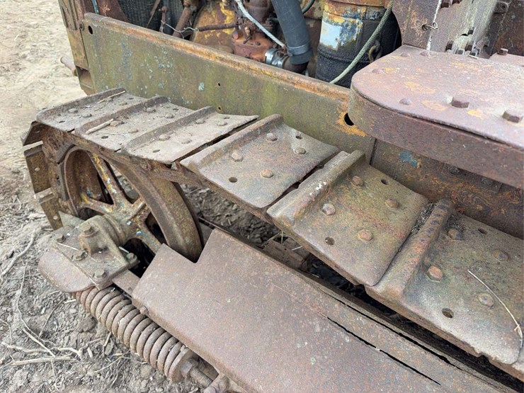 caterpillar-ten-image-36