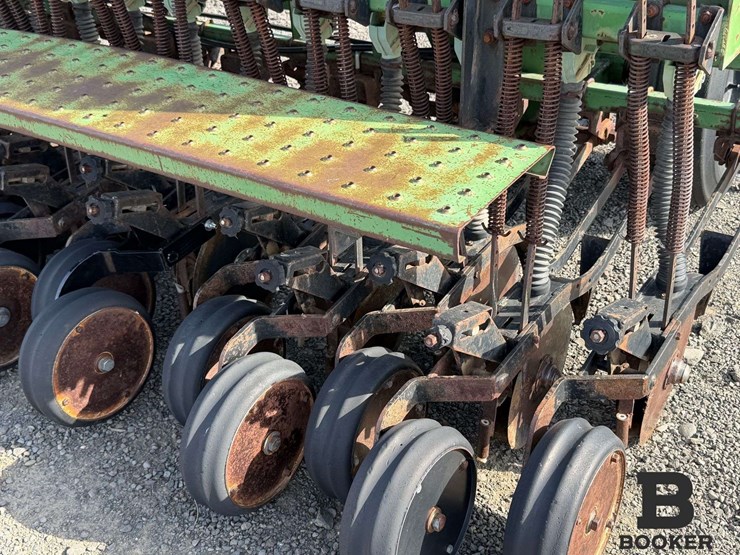 great-plains-solid-stand-grain-drill-image-7