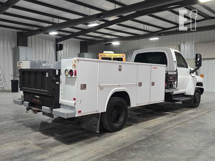 2009-chevrolet-kodiak-c4500-image-3