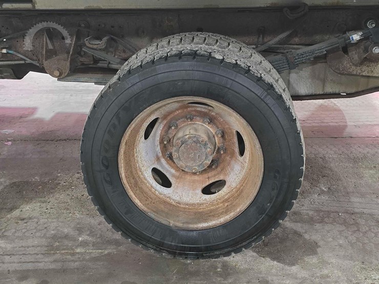 2010-ford-f550-image-19