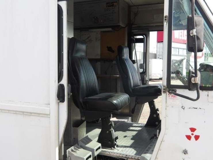 2002-workhorse-p42-image-23