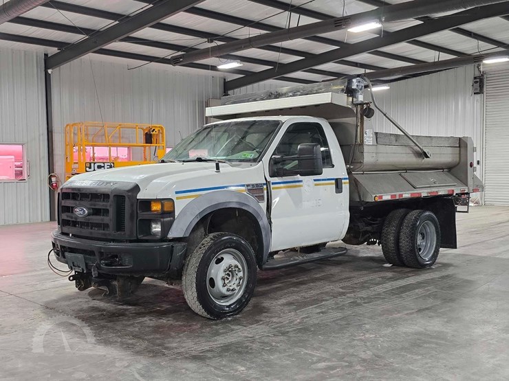 2010-ford-f550-image-1