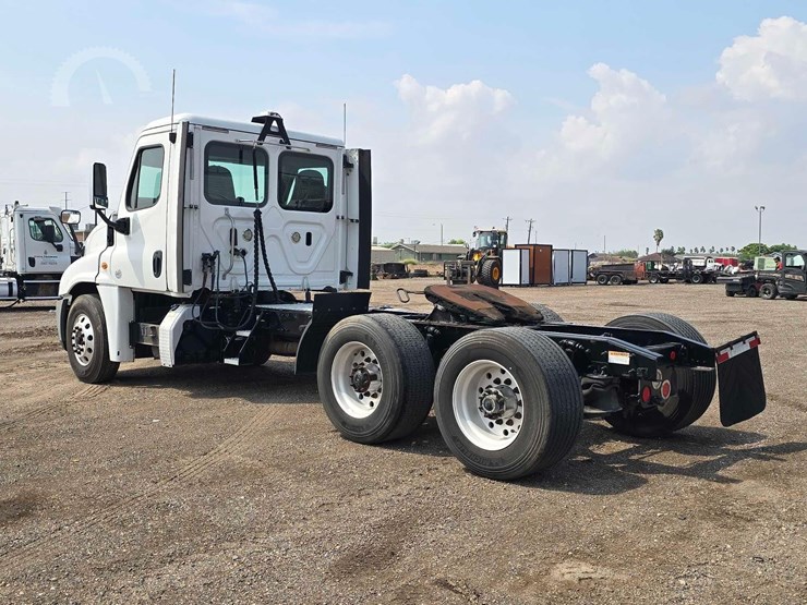 2018-freightliner-cascadia-125-image-4