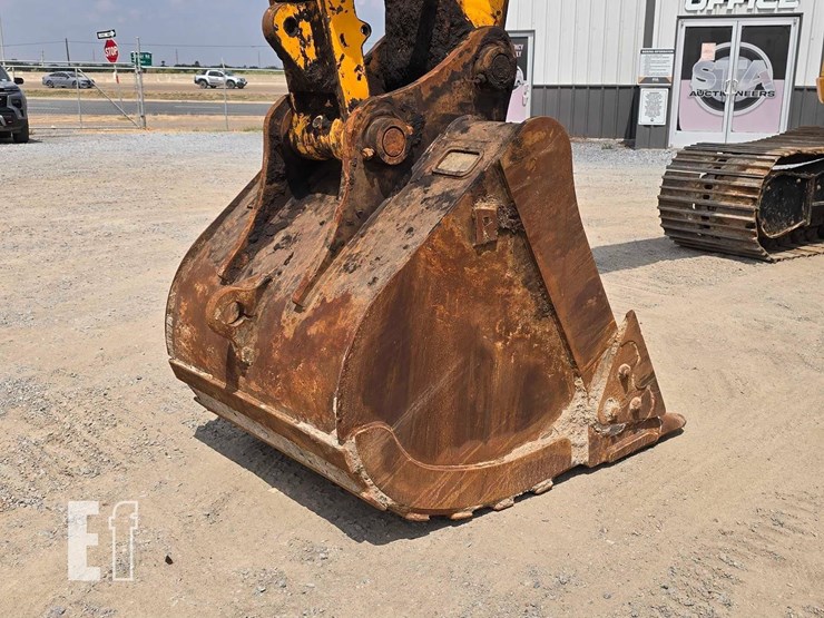 2023-jcb-220x-lc-image-11