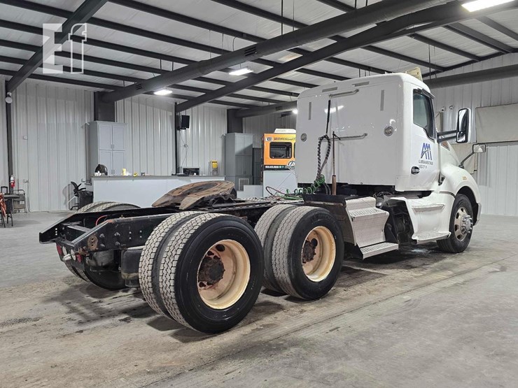 2015-kenworth-t680-image-3