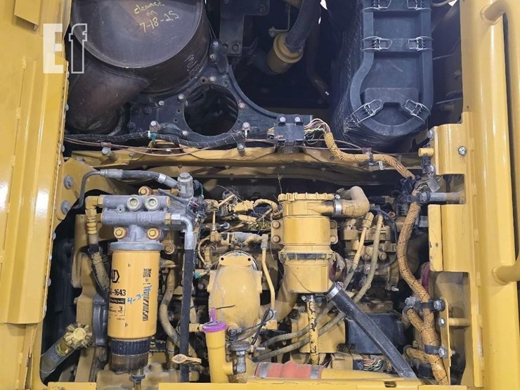 2011-caterpillar-140m2-image-24
