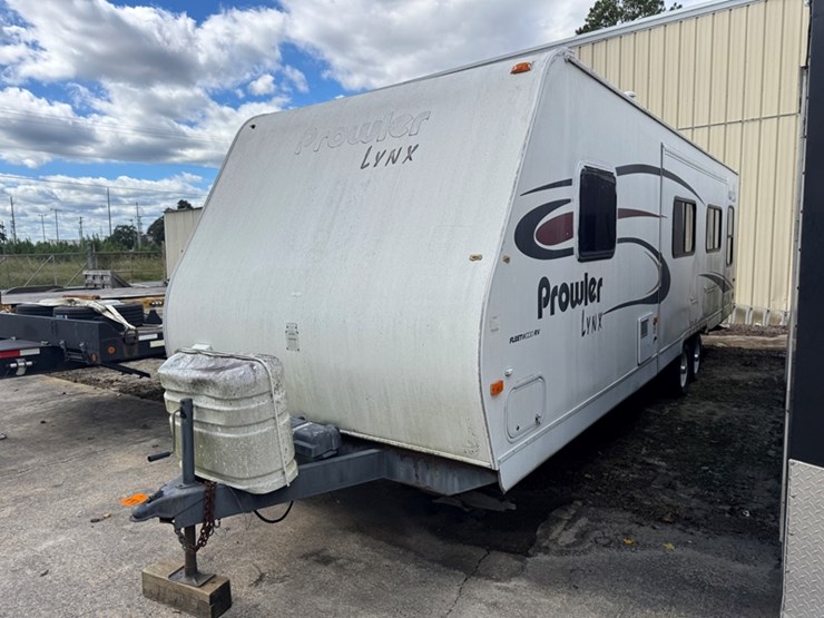 2004-prowler-lynx-28'-tag-along-travel-trailer-(salvage-title)---1ec2y302744000168-image-1